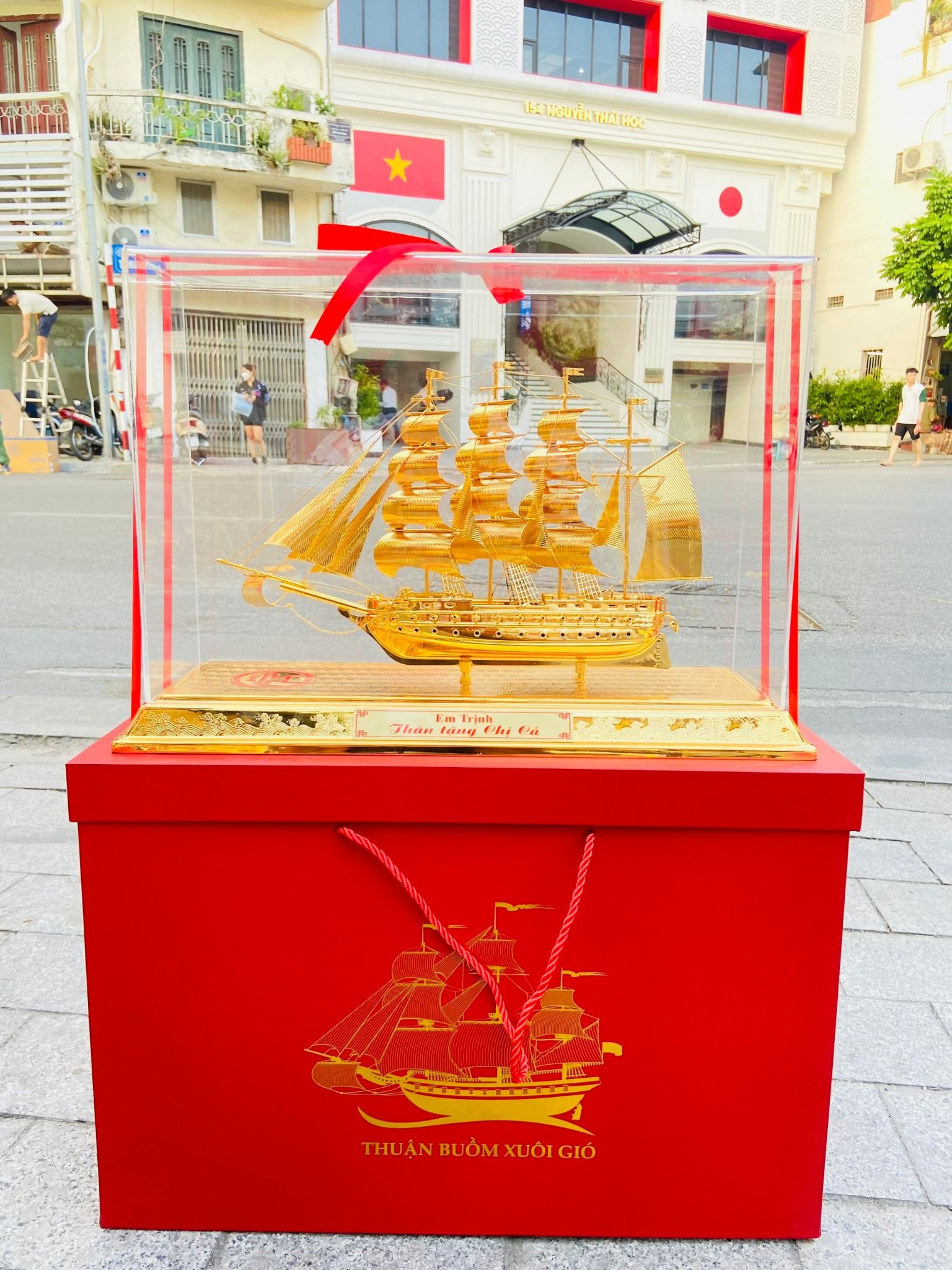 THUYỀN BUỒM MẠ VÀNG S43 ĐẾ ĐỒNG