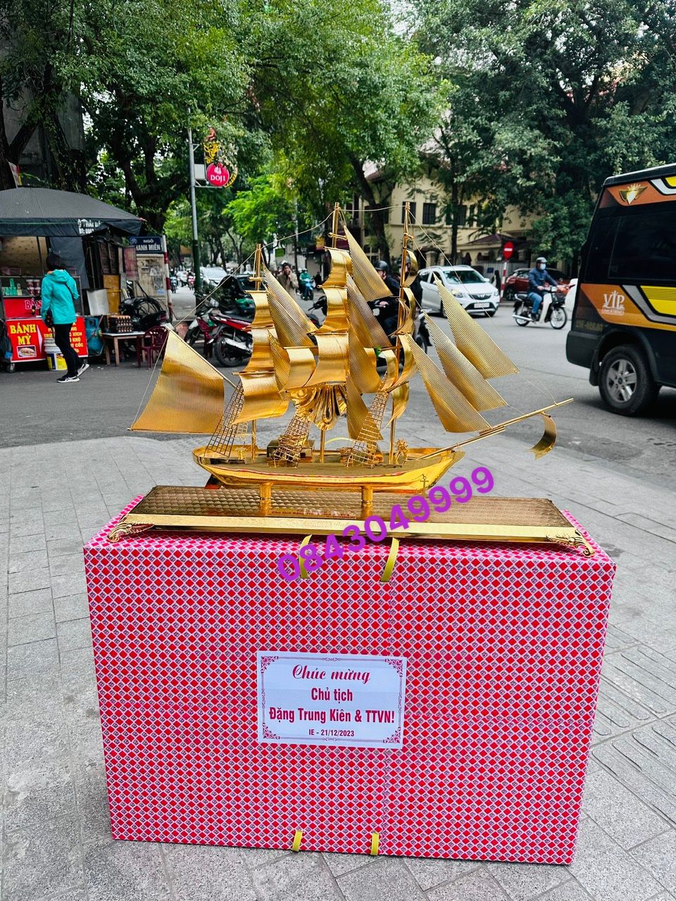 THUYỀN BUỒM MẠ VÀNG CAO CẤP