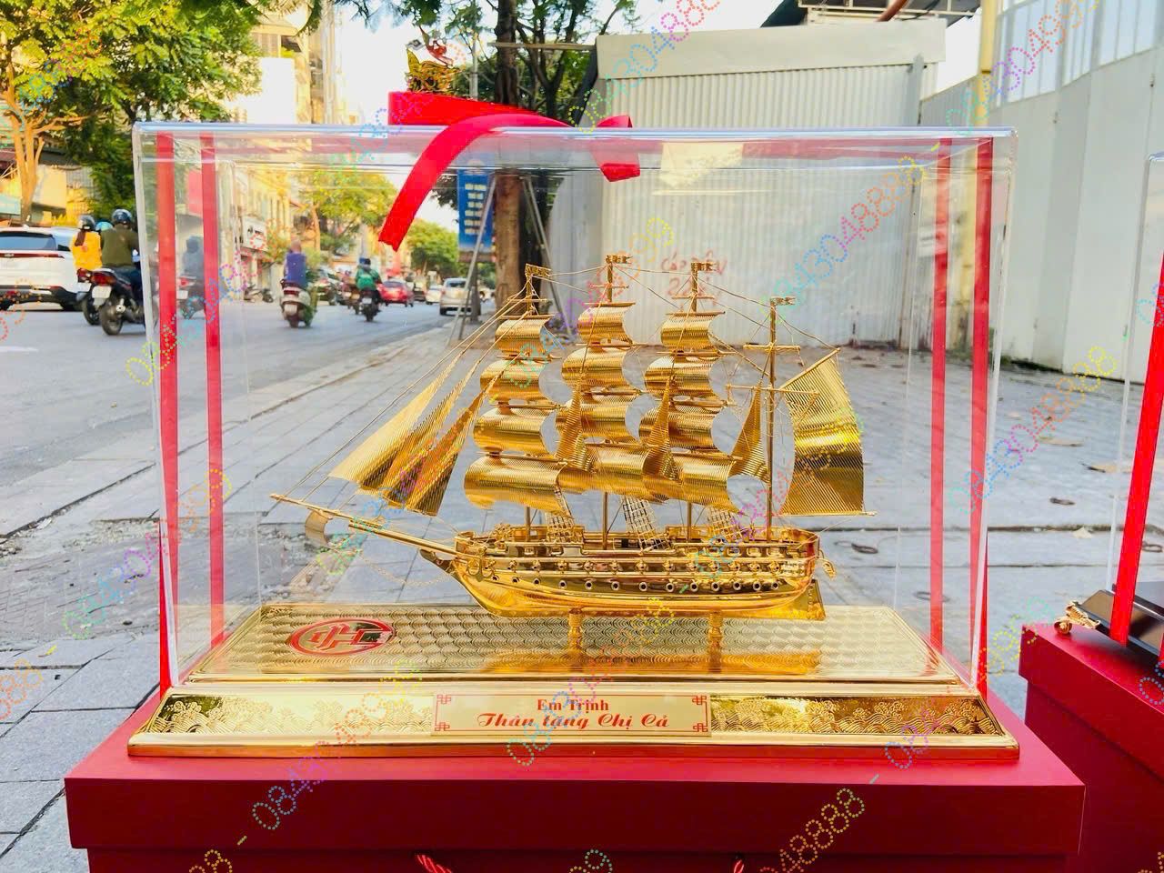 THUYỀN BUỒM MẠ VÀNG S43 ĐẾ ĐỒNG