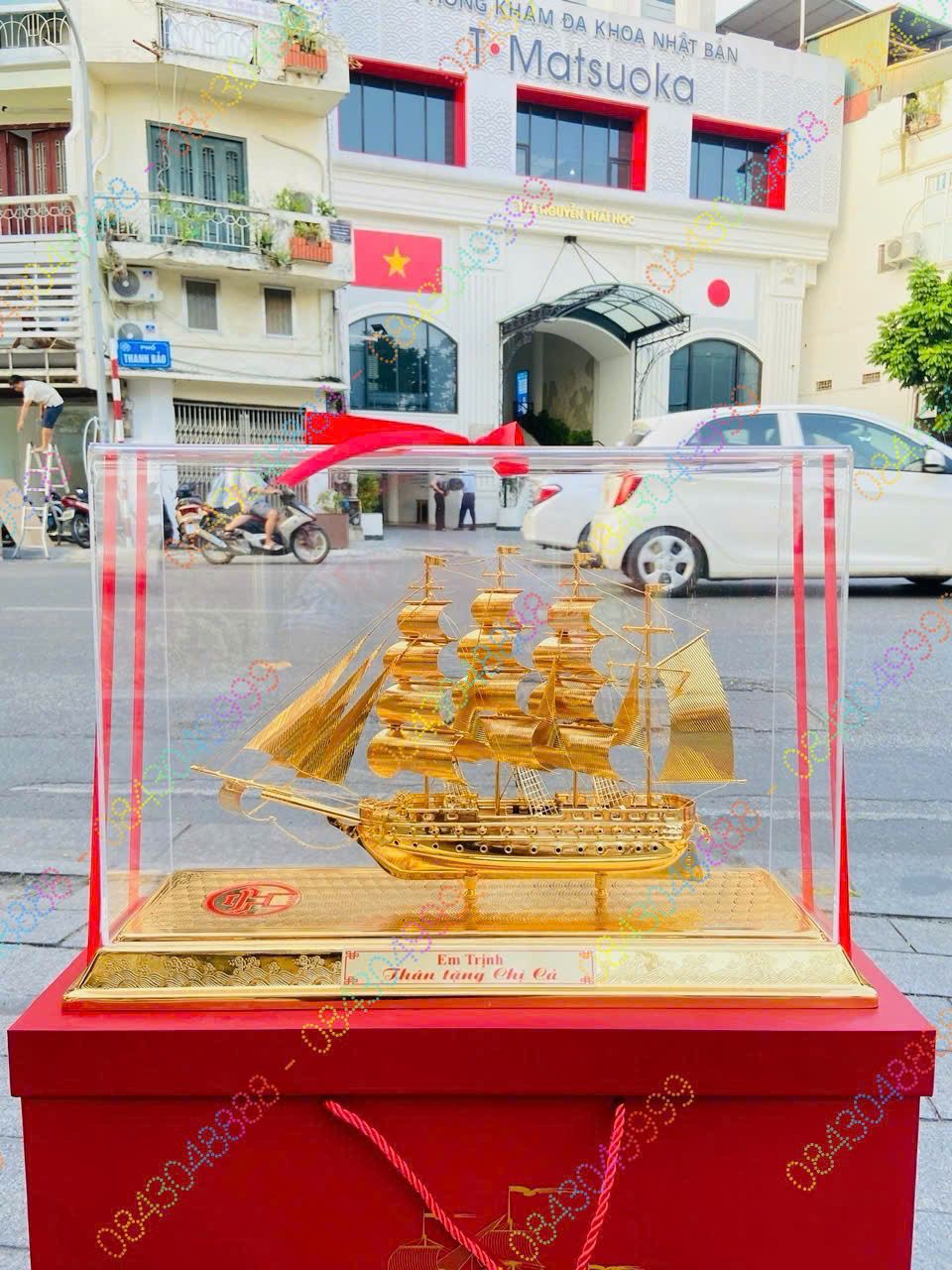 THUYỀN BUỒM MẠ VÀNG S43 ĐẾ ĐỒNG