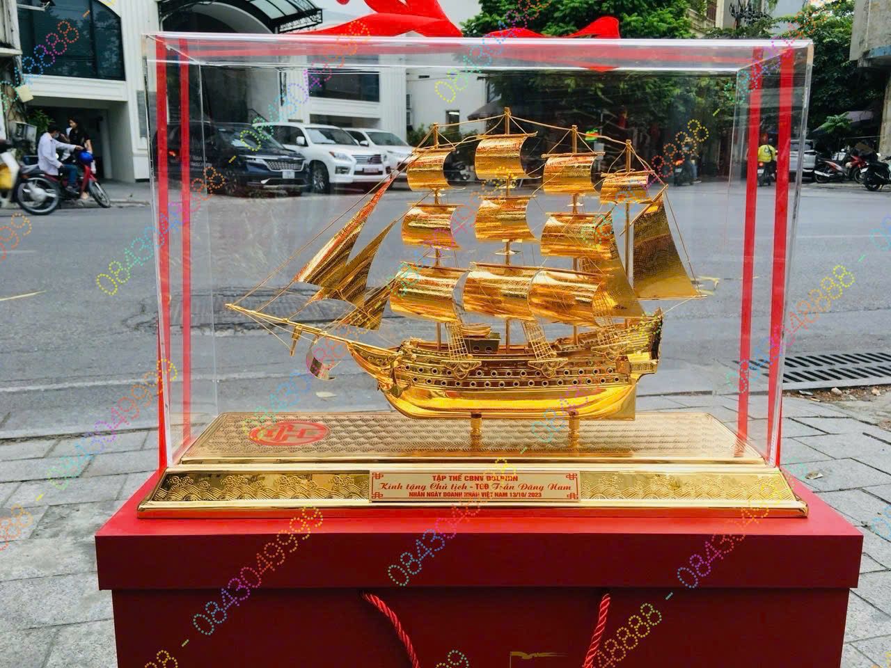 THUYỀN BUỒM MẠ VÀNG S43 ĐẾ ĐỒNG