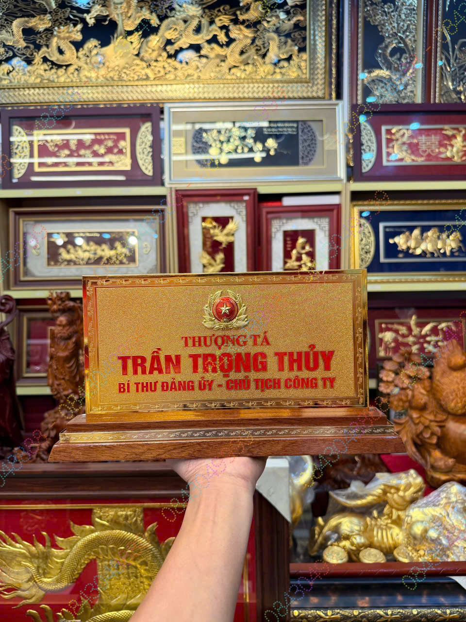 BIỂN CHỨC DANH THƯỢNG TÁ - BÍ THƯ ĐẢNG ỦY
