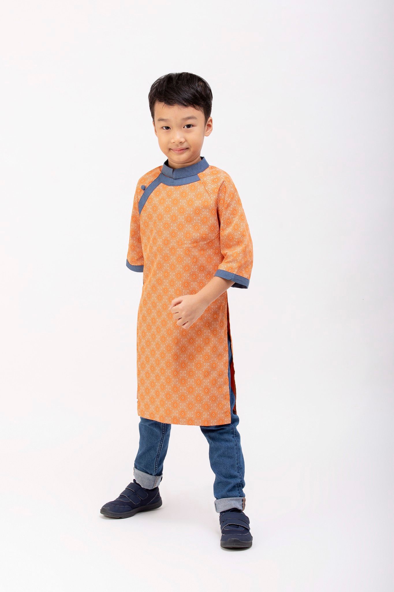 Áo Dài Bé Trai đáp Anh Tú - Cam họa tiết