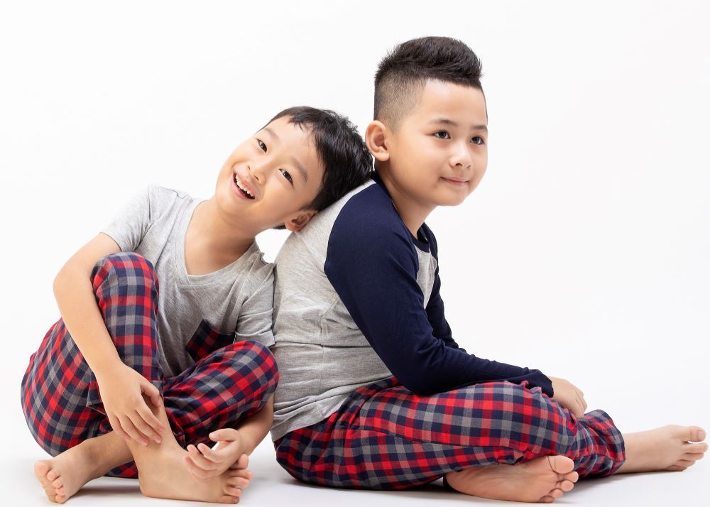 Bộ mặc nhà Bé Trai quần dài - Áo xám/xám quần dài caro