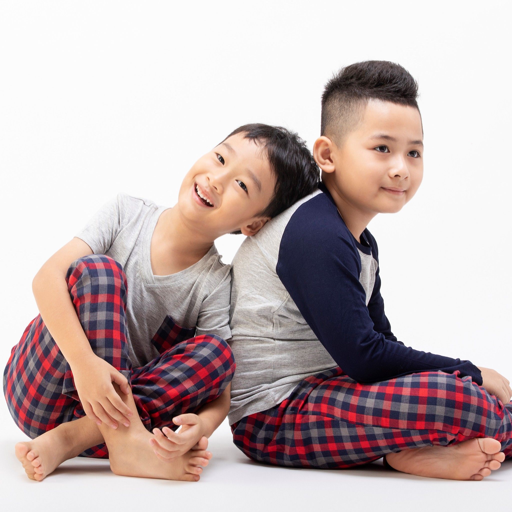 Bộ mặc nhà Bé Trai quần dài - Áo xám/xám quần dài caro