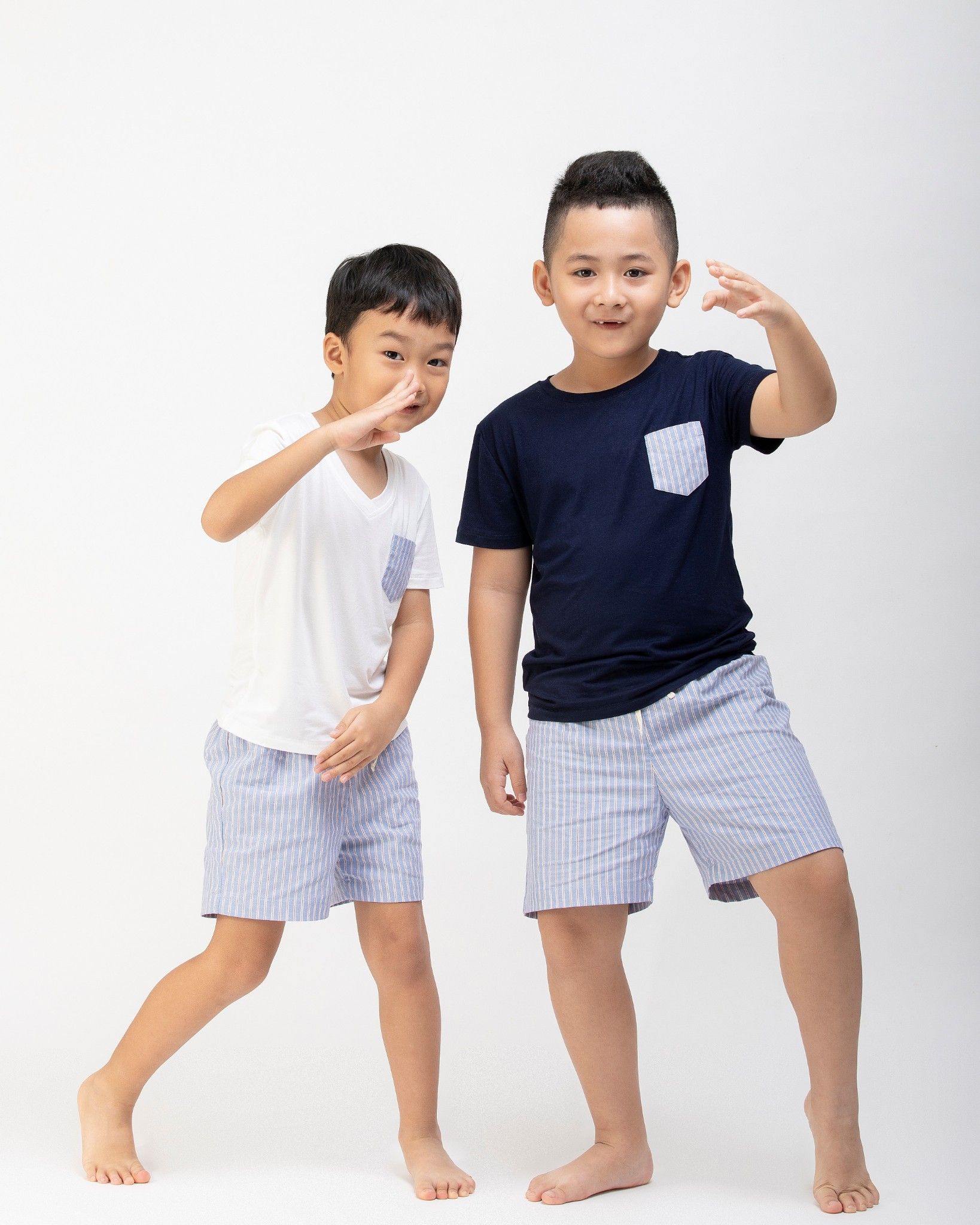 Bộ mặc nhà Bé Trai quần shorts - Áo navy/trắng quần sọc xanh