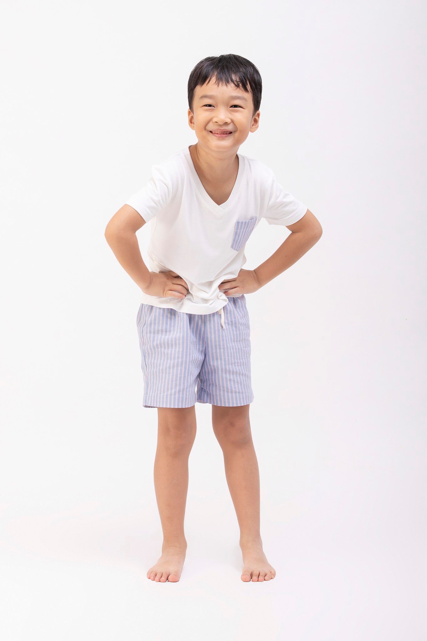 Bộ mặc nhà Bé Trai quần shorts - Áo navy/trắng quần sọc xanh