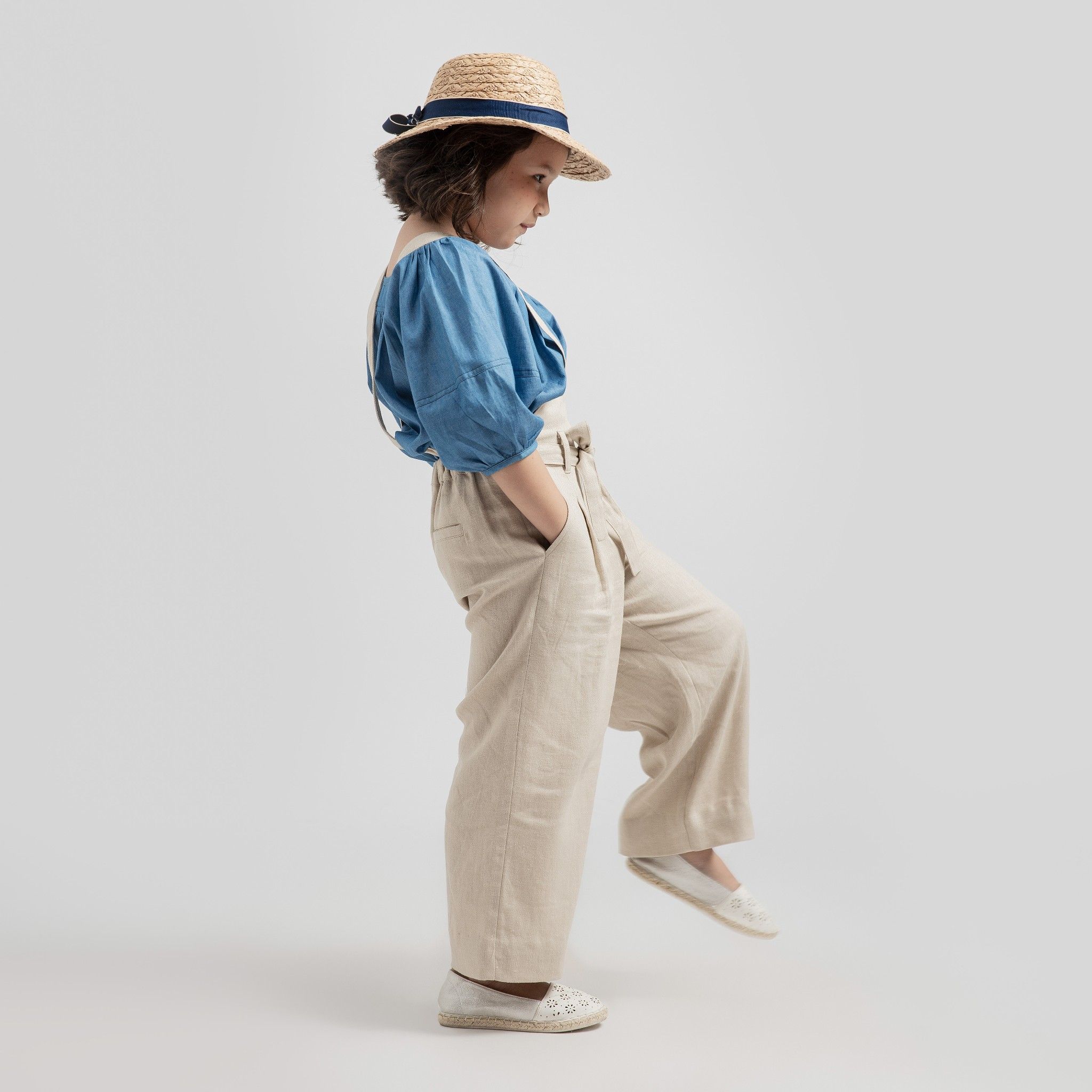 Quần yếm dài bé gái Jenny - Linen be