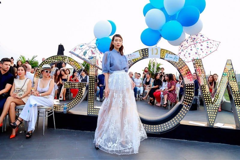 Áo Organza tay phồng ngắn