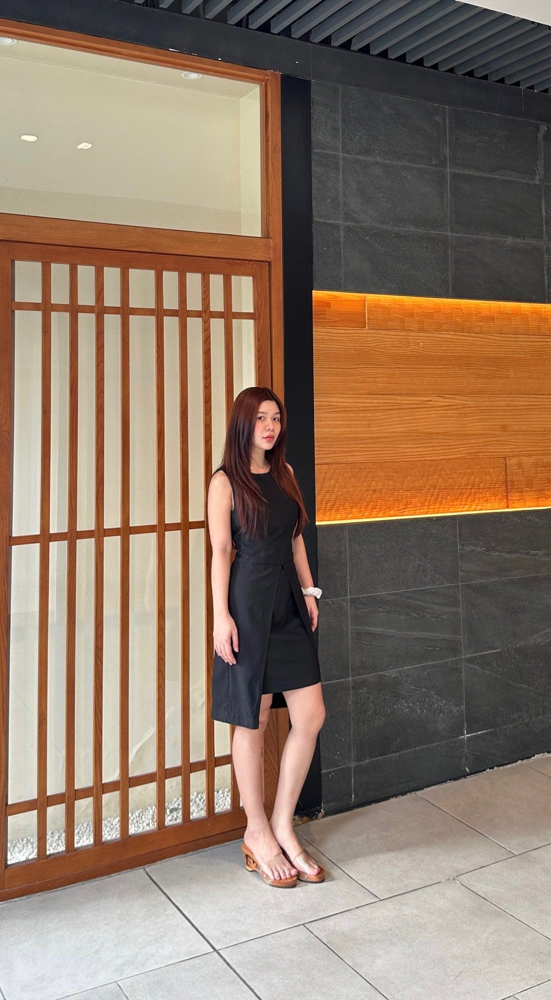 Đầm xẻ tà trước