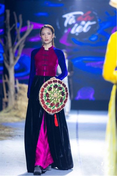 Áo dài nút trước