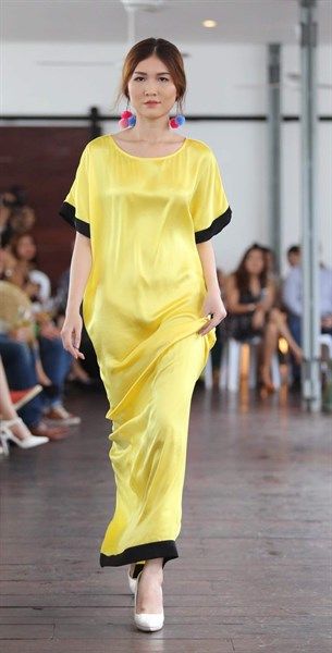 Đầm dài lụa viền lai to