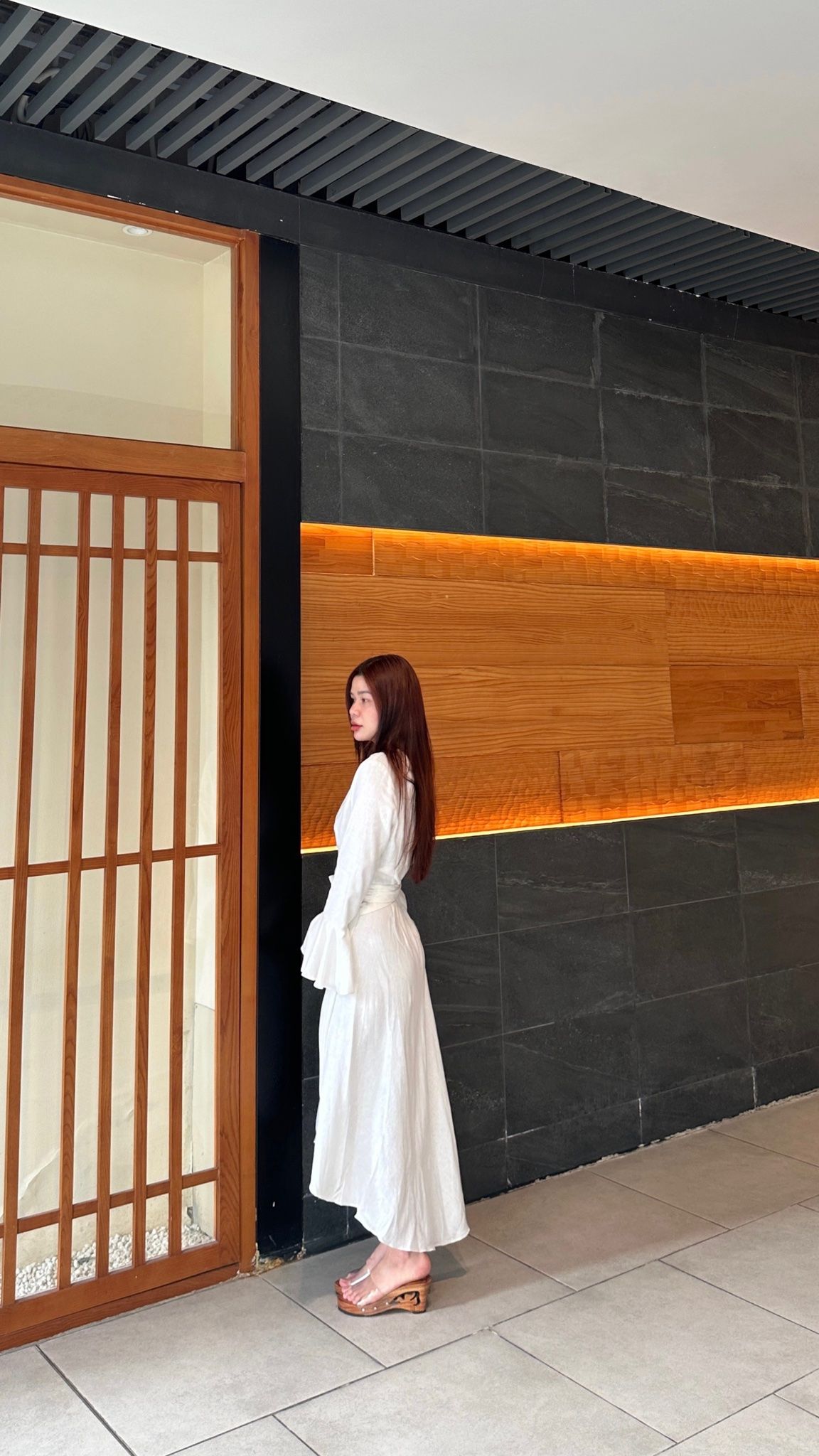 Đầm dài tay loe chéo