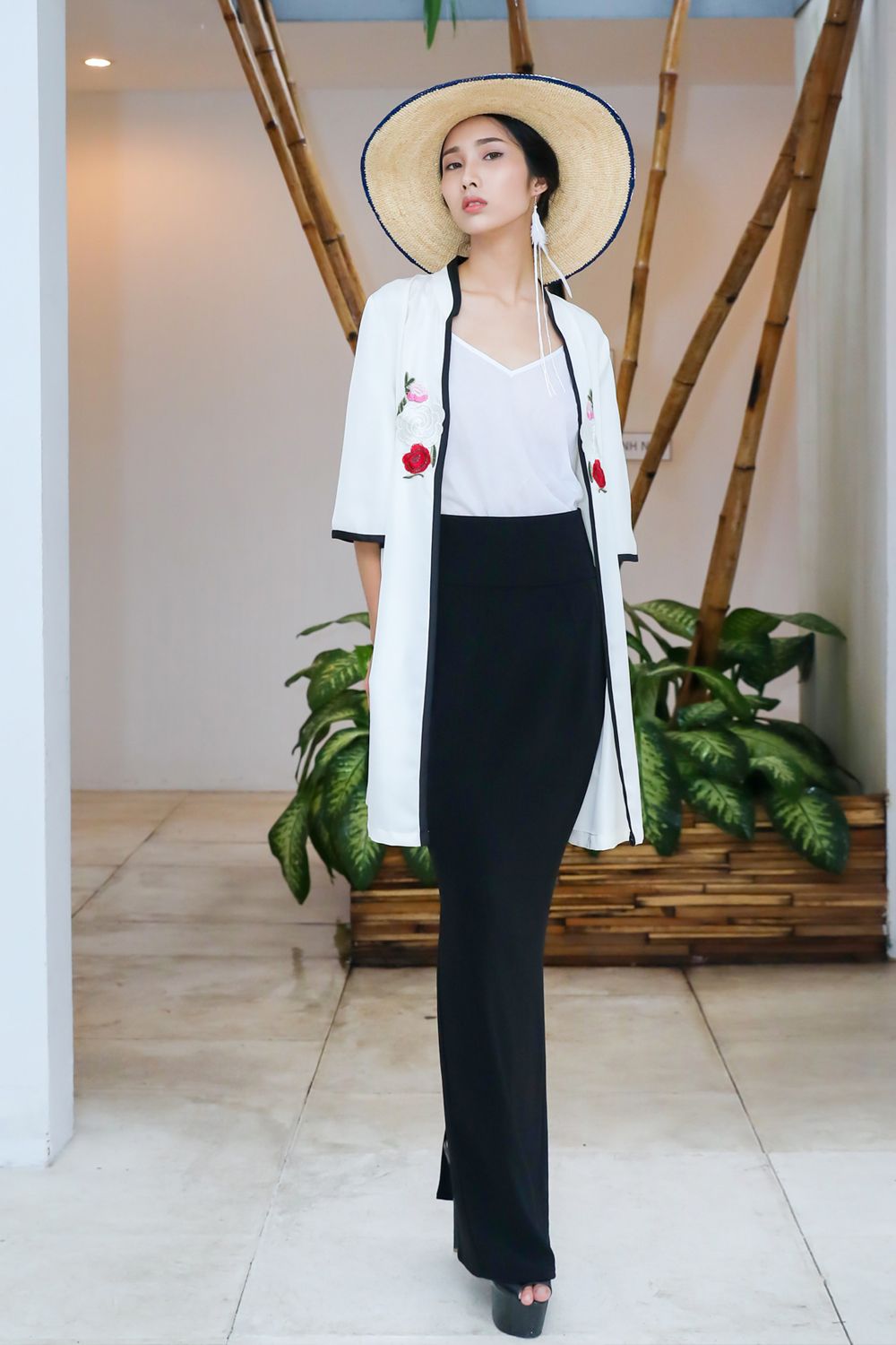 Áo khoác lụa ngắn hoa lưng viền