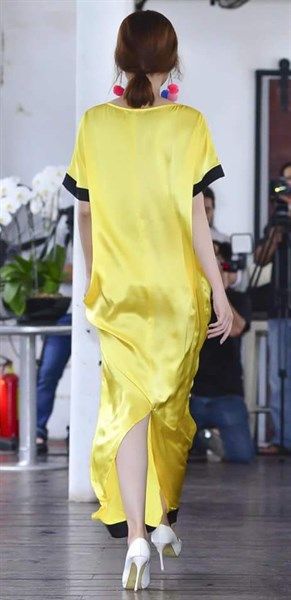 Đầm dài lụa viền lai to