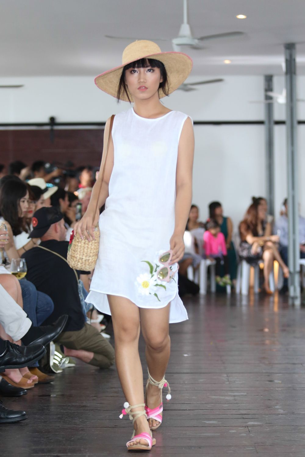 Đầm linen mép vuông cong