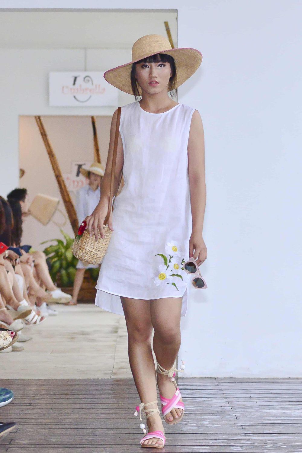 Đầm linen mép vuông cong