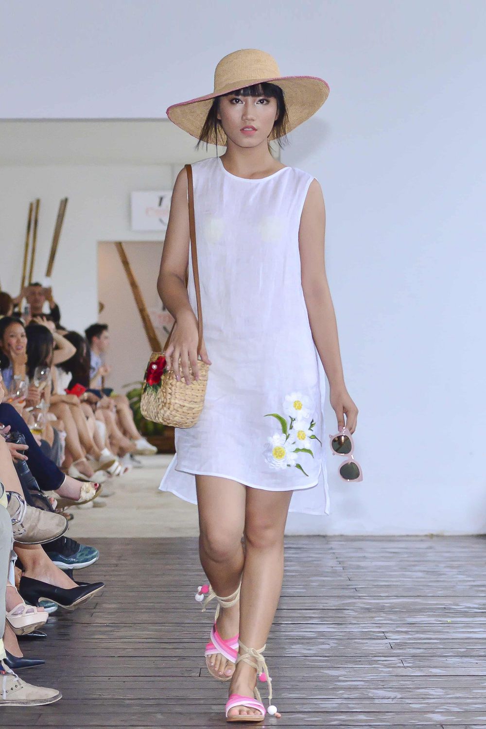 Đầm linen mép vuông cong