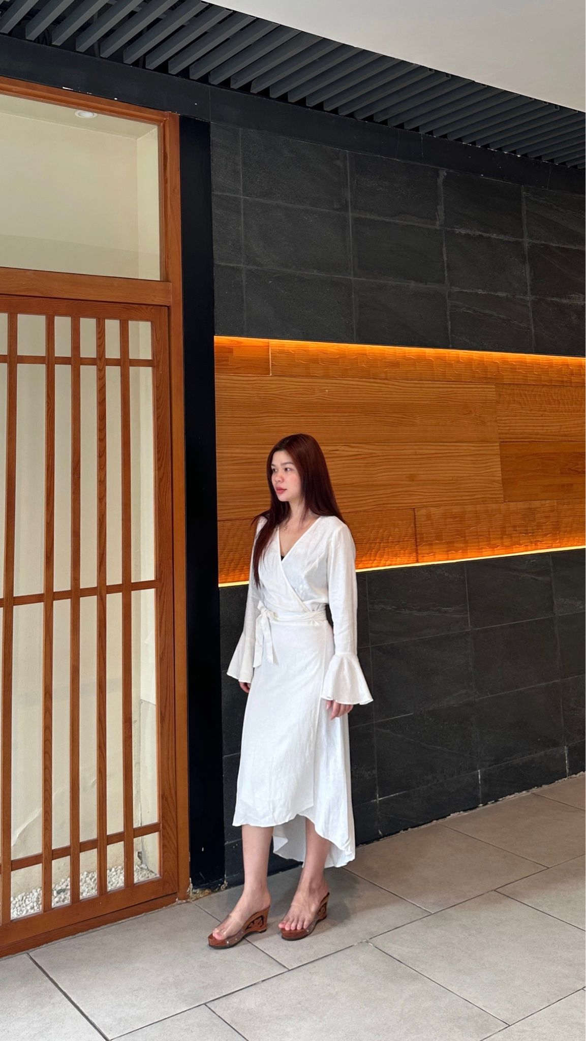 Đầm dài tay loe chéo
