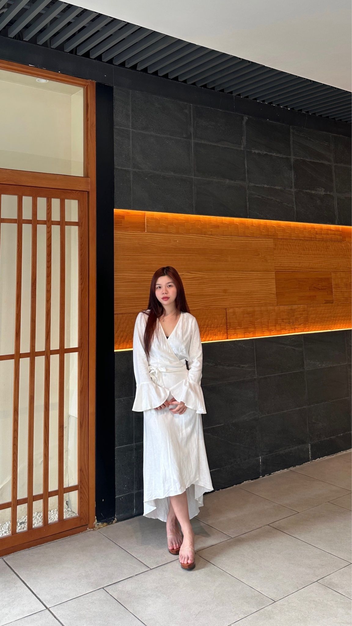 Đầm dài tay loe chéo