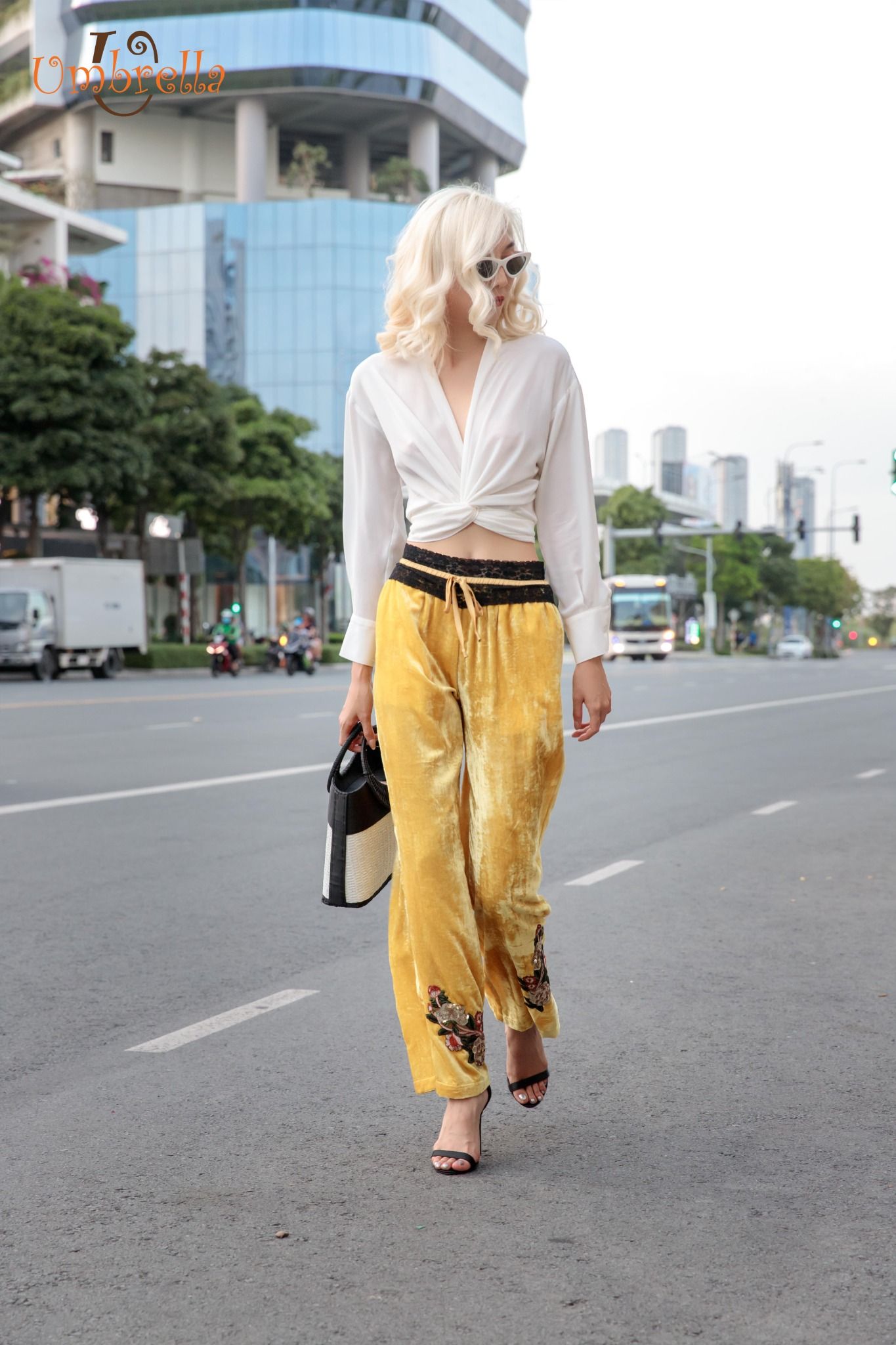 Quần nhung lưng ren đính hoa