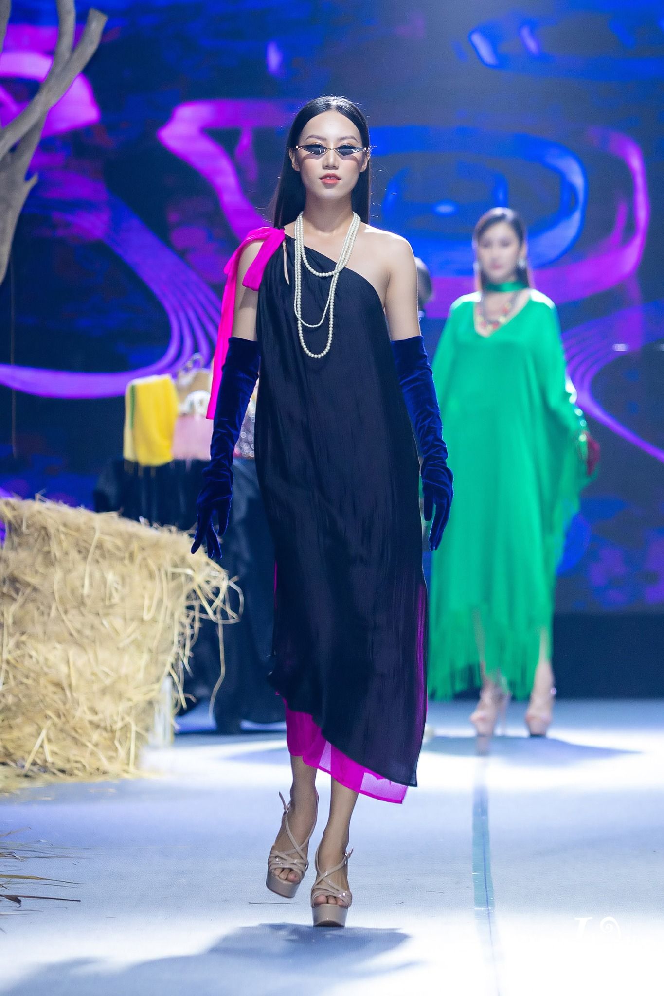 Đầm tơ nơ 1 vai 2 tà
