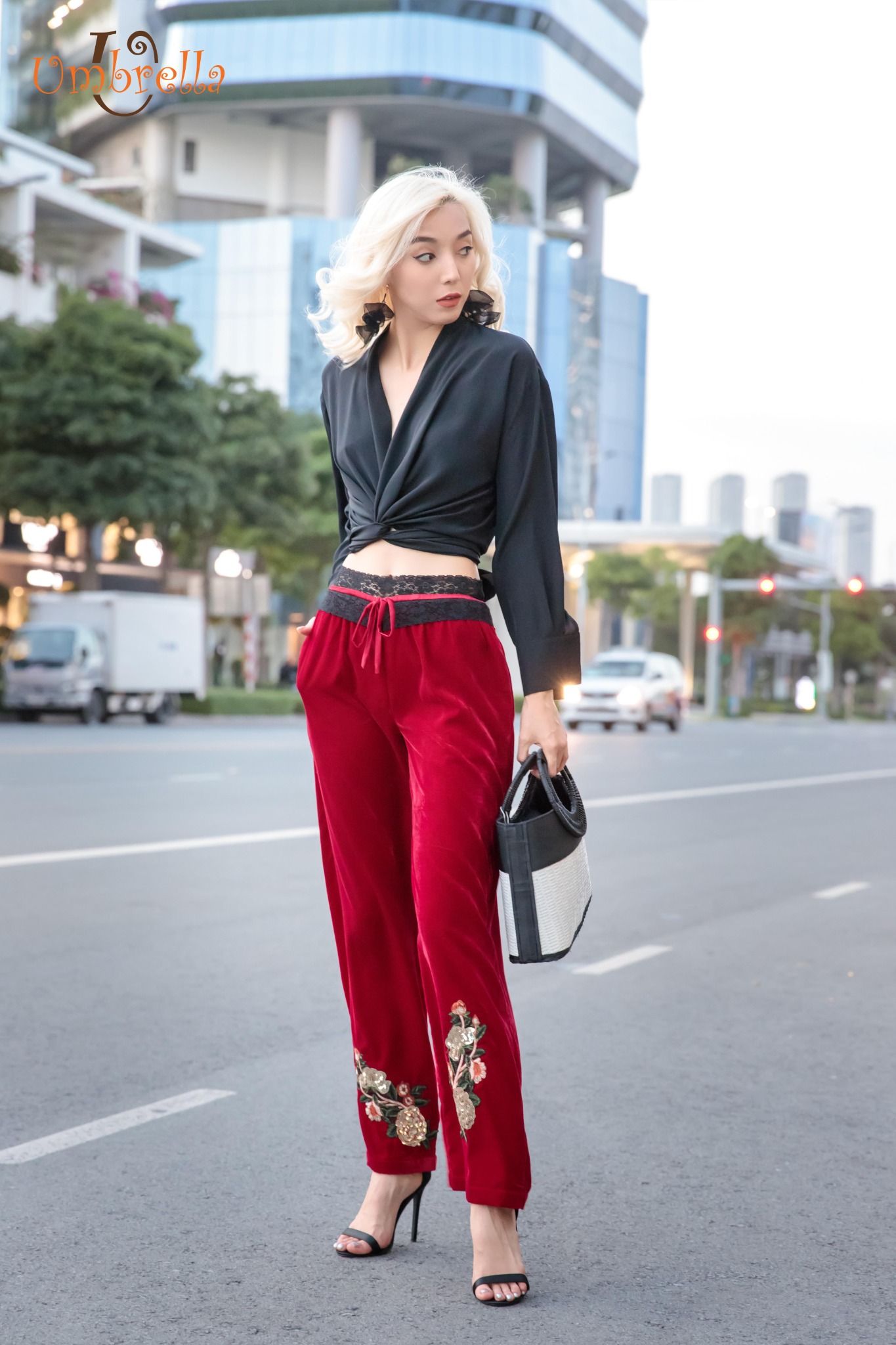 Quần nhung lưng ren đính hoa