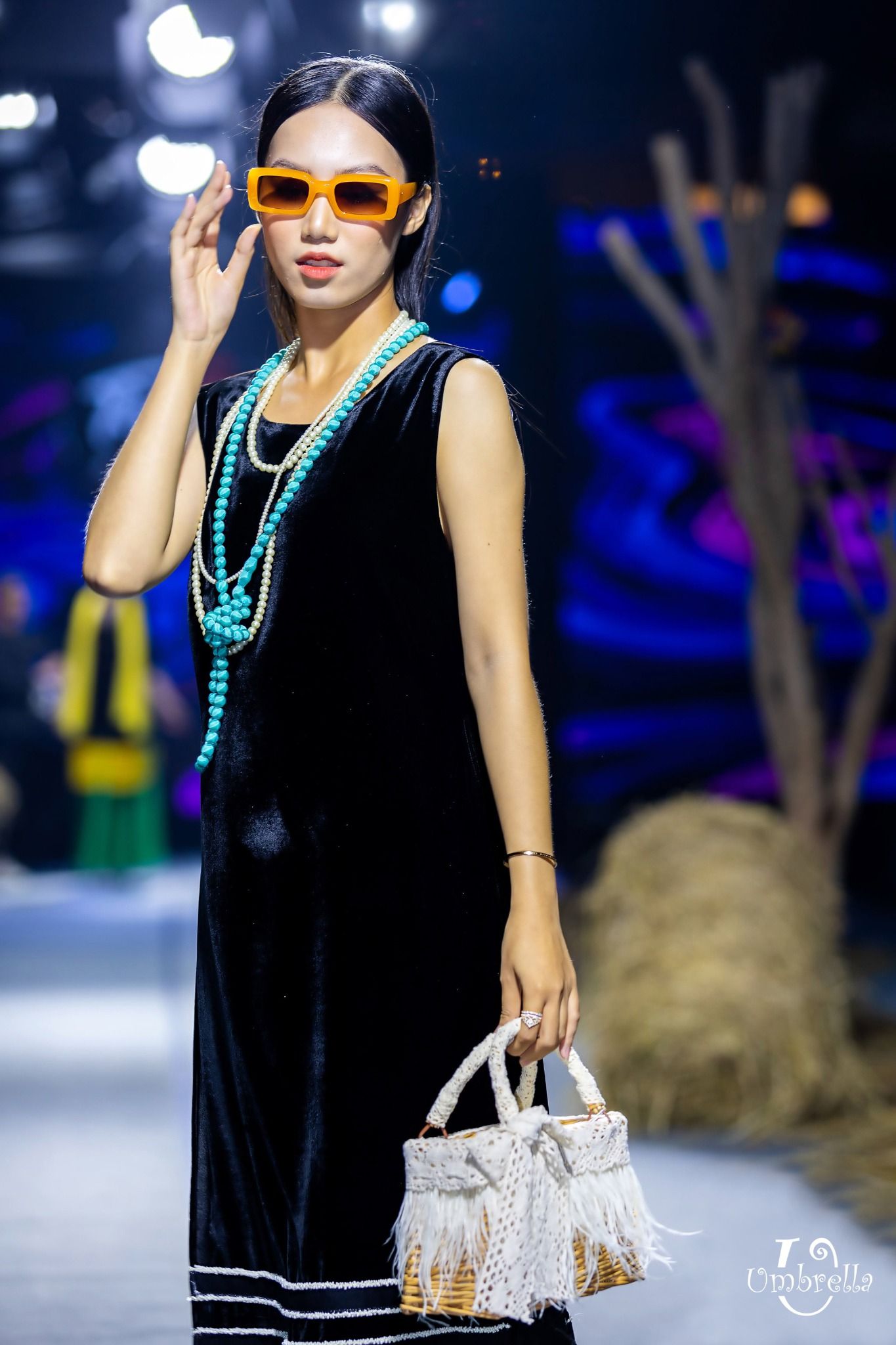 Áo dài sọc cườm