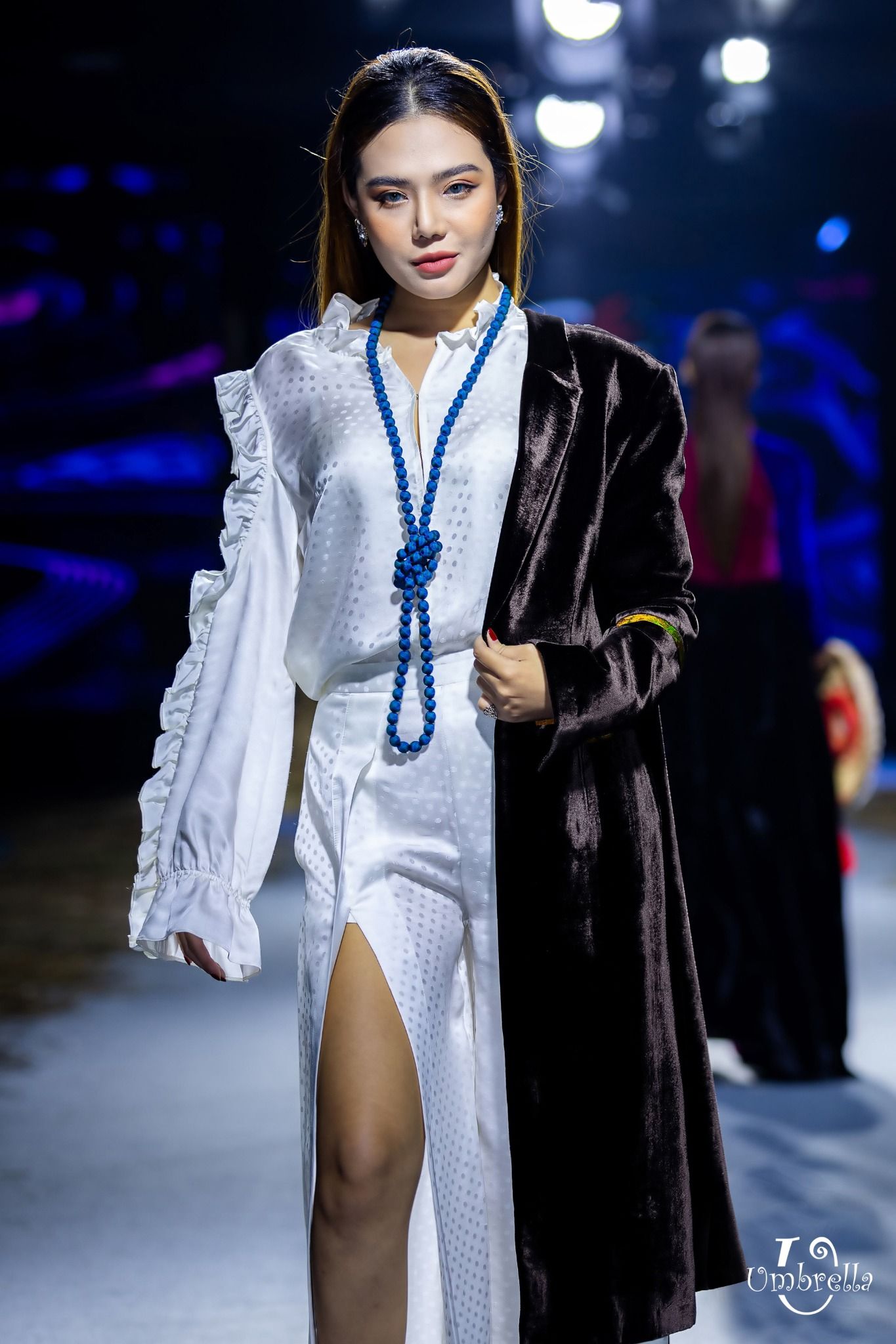 Áo Vest nhung dài viền tay