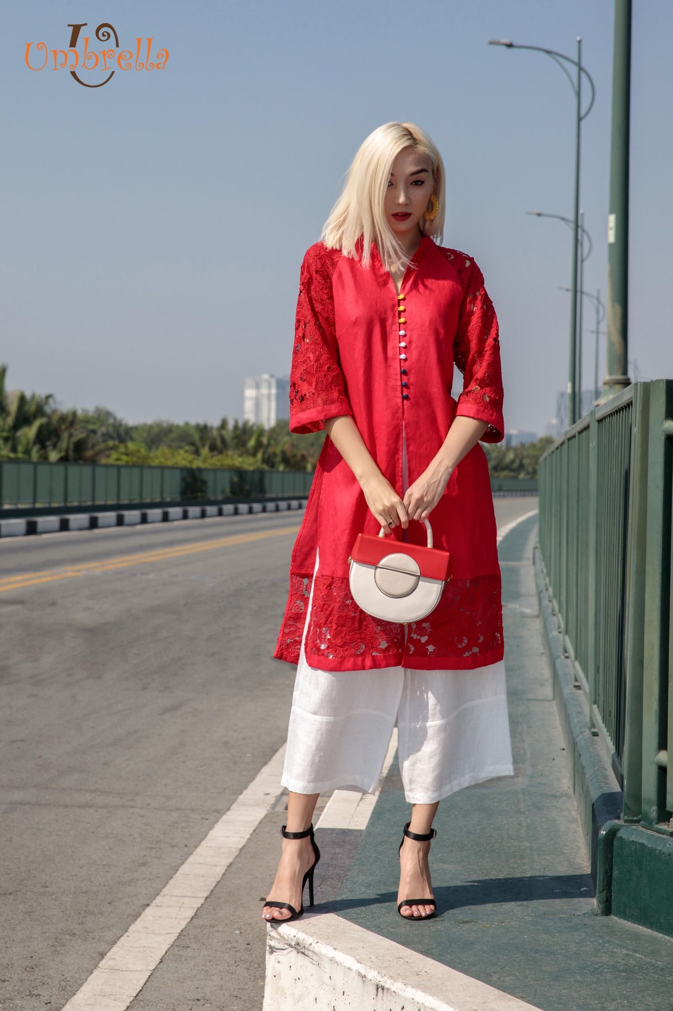 Áo dài xẻ 3 tà
