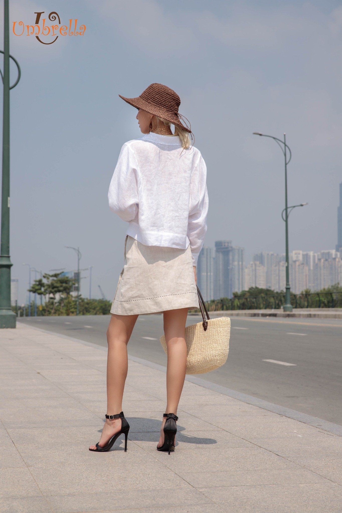 Váy ngắn chỉ nổi