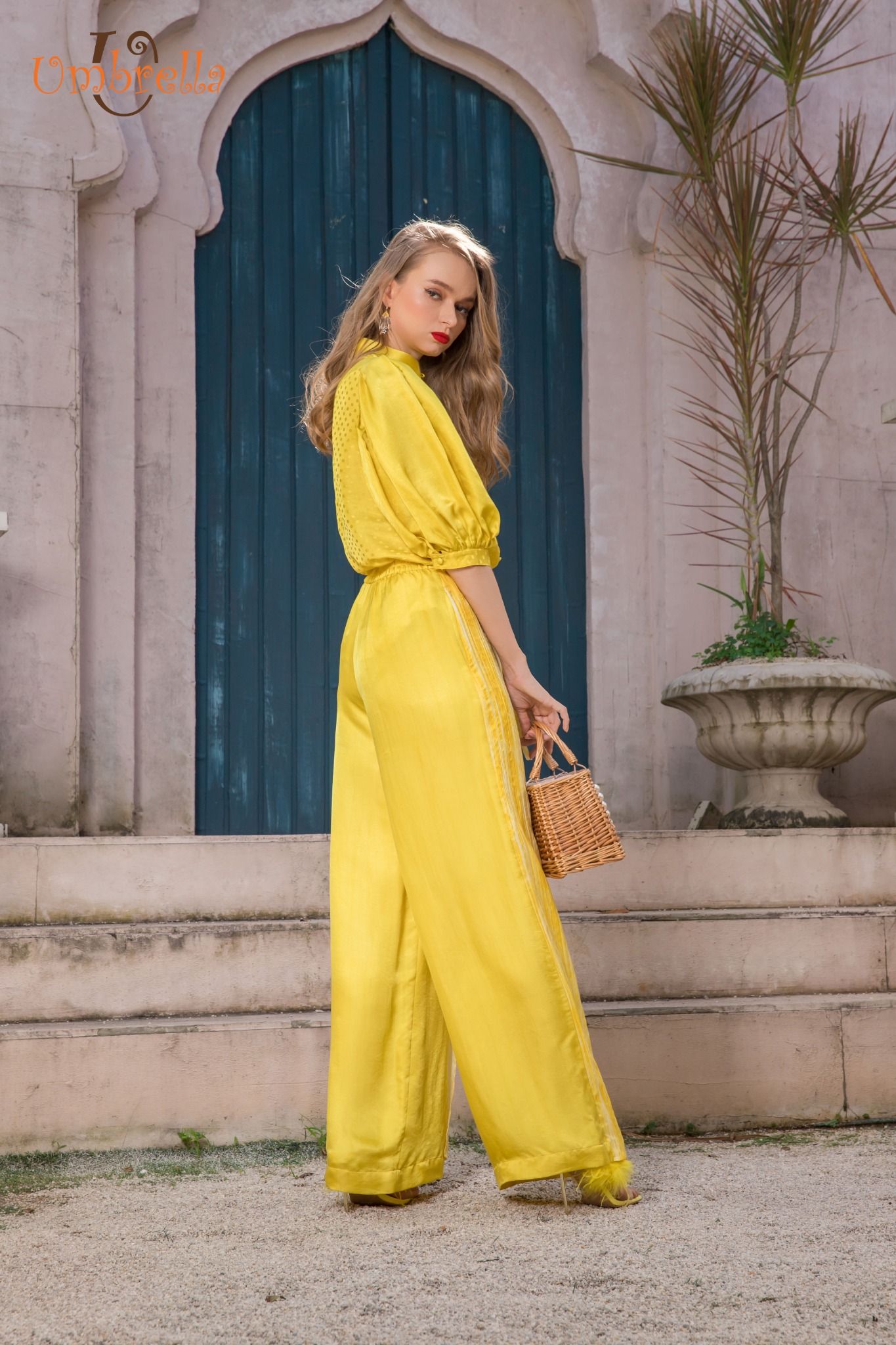 Áo lụa tay phồng ngắn