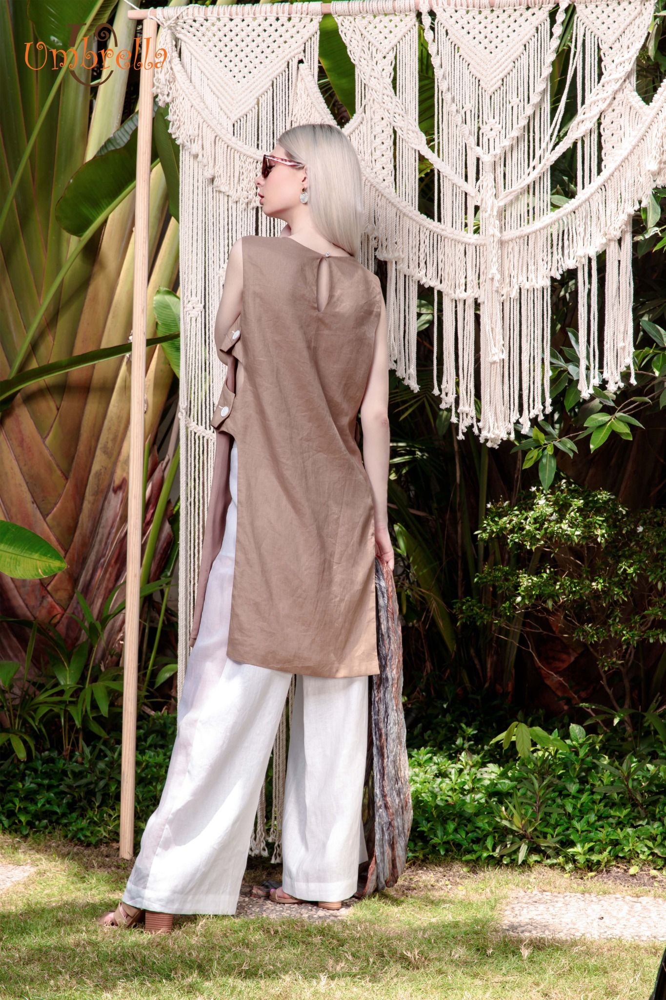 Áo Linen nút lỗ hông dài