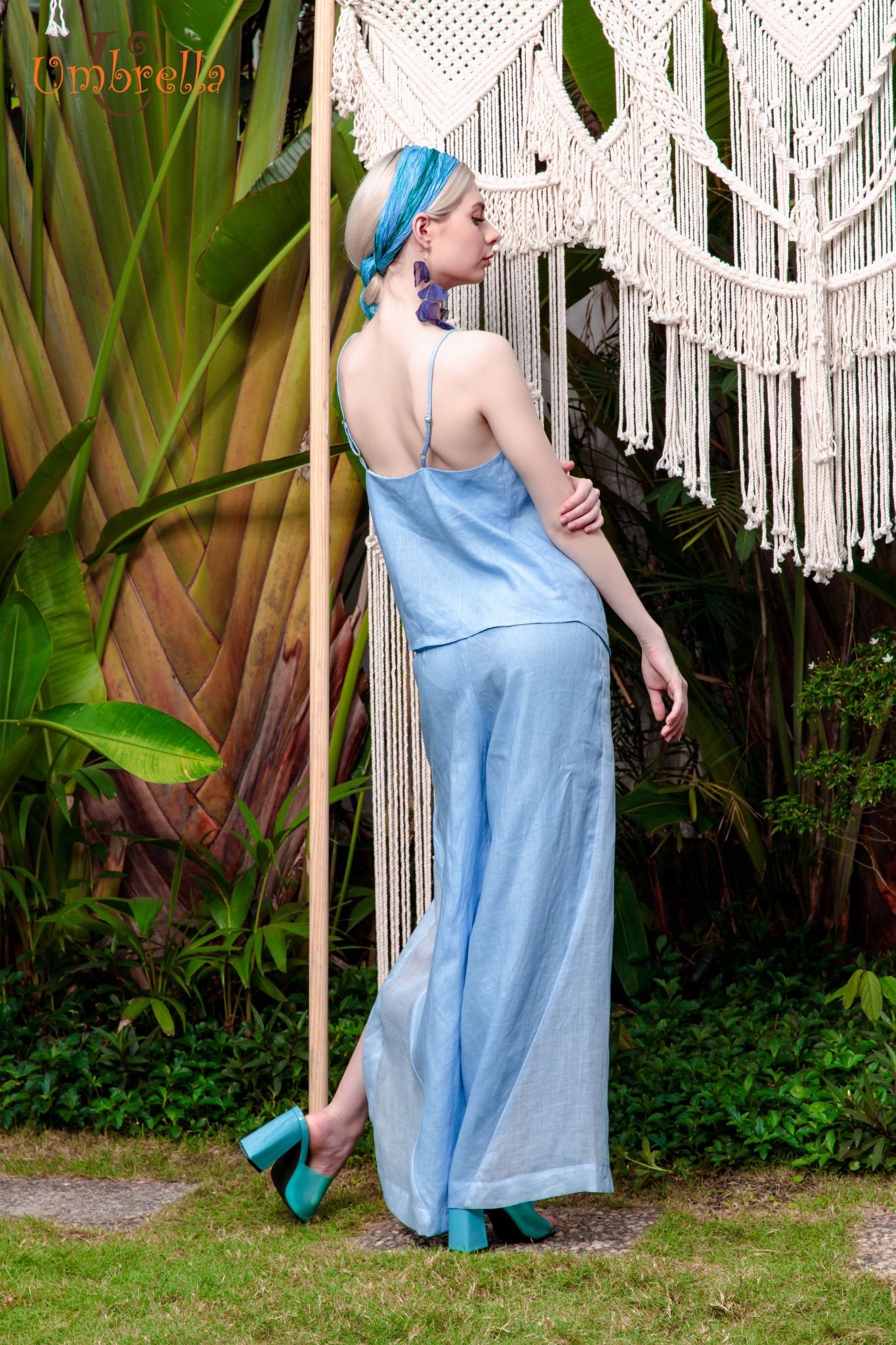 Quần Linen xẻ hông mỏng