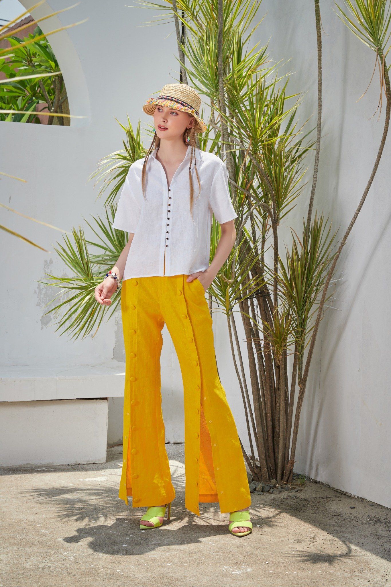 Quần Linen nhiều nút bấm trước