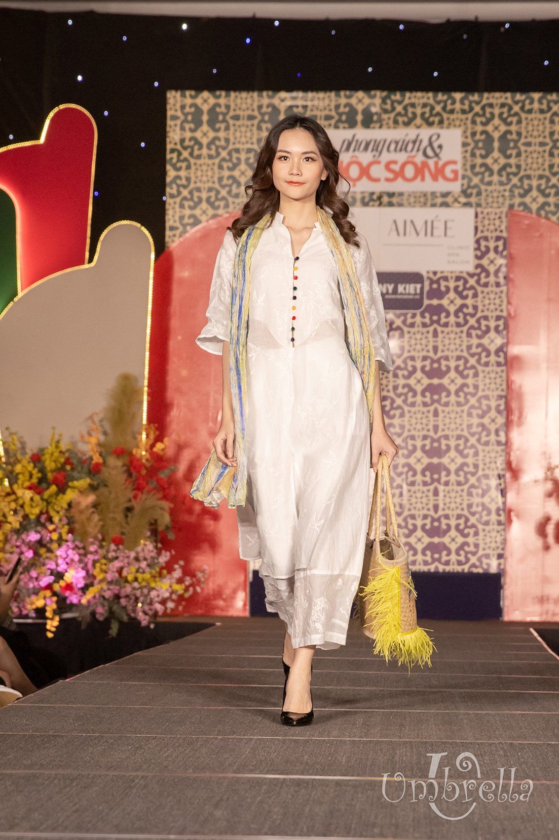 Áo dài Linen xẻ 3 tà thêu