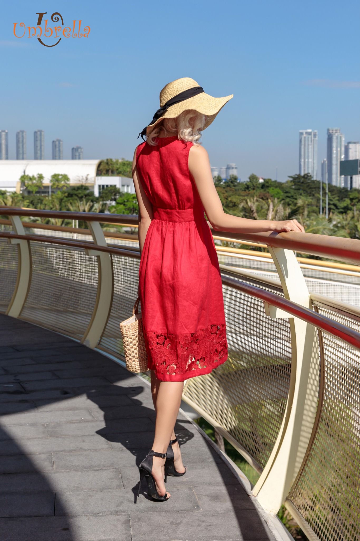 Đầm xoè cổ V phối ren