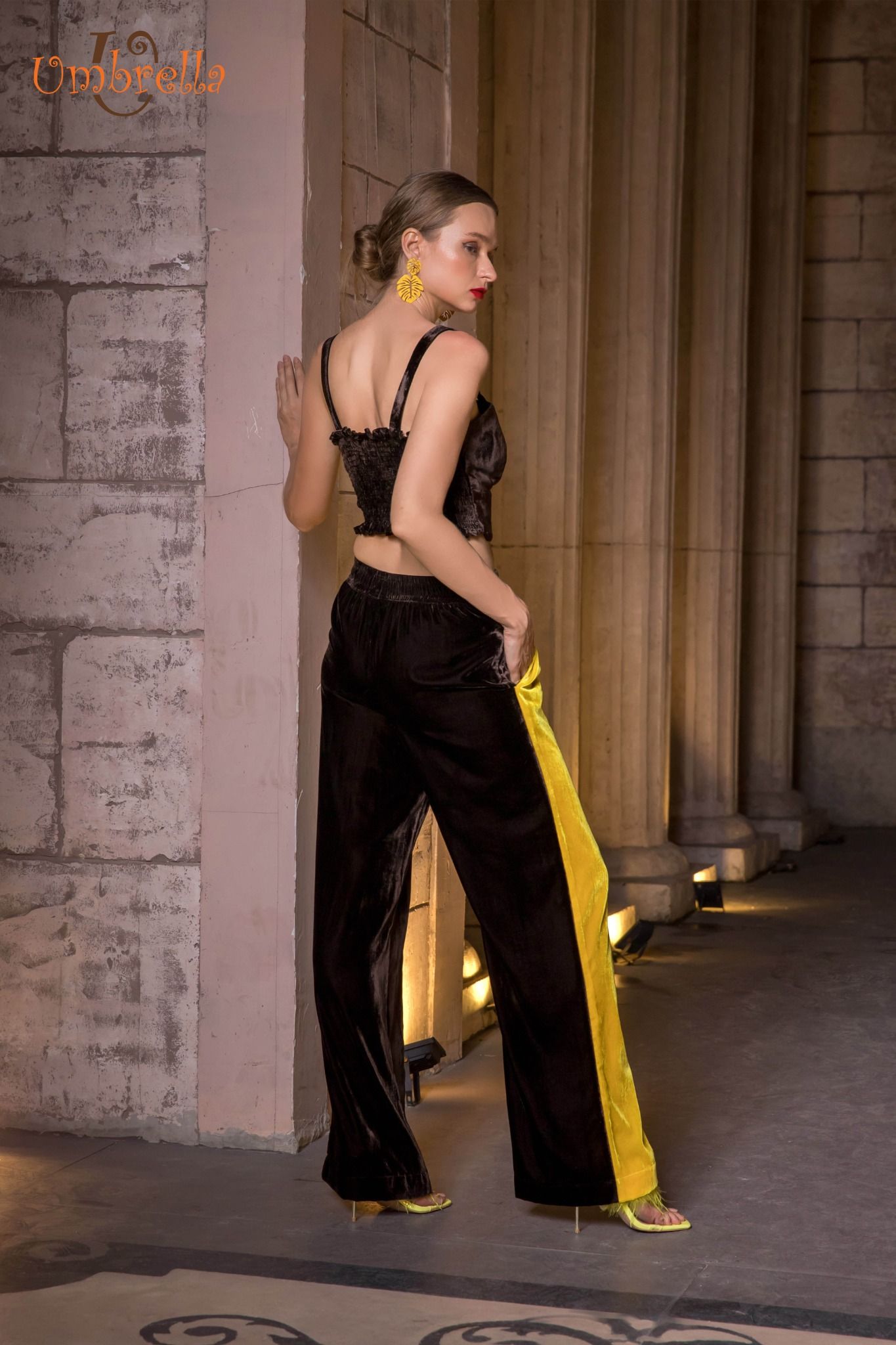 Áo croptop nhung đan trước