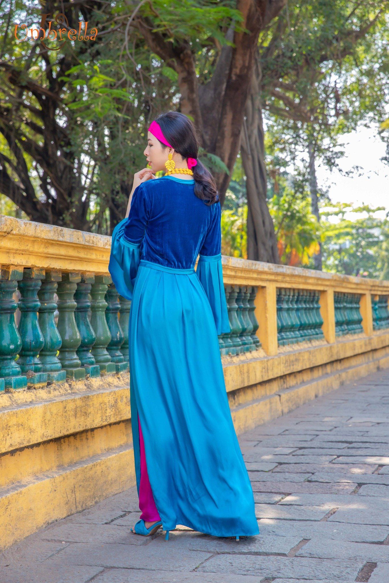 Áo dài phối nhung xẻ 3 tà