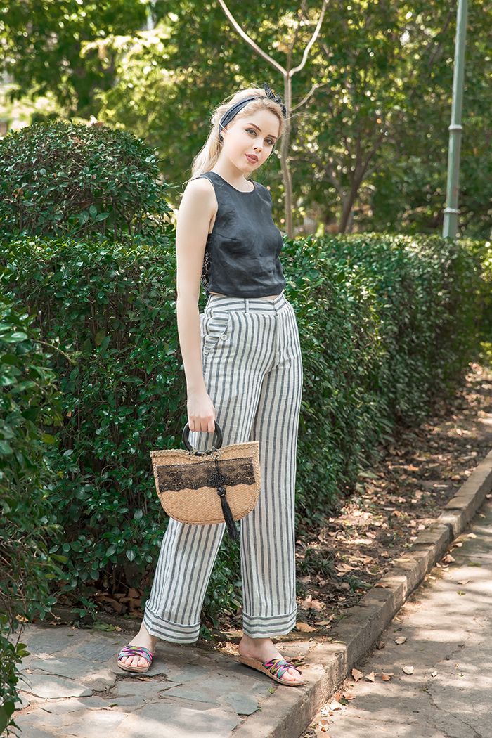 Áo croptop lưng ren