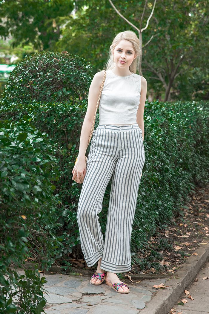 Áo croptop lưng ren