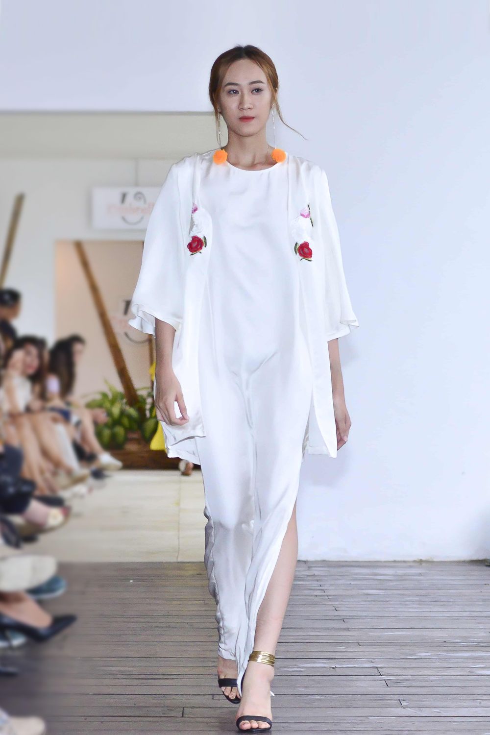 Đầm dài lụa suông hoa chân
