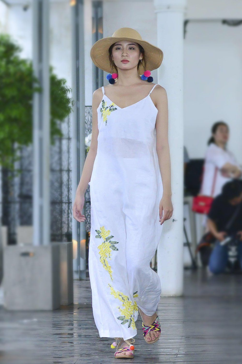 Đầm Linen 2 dây xẻ đùi