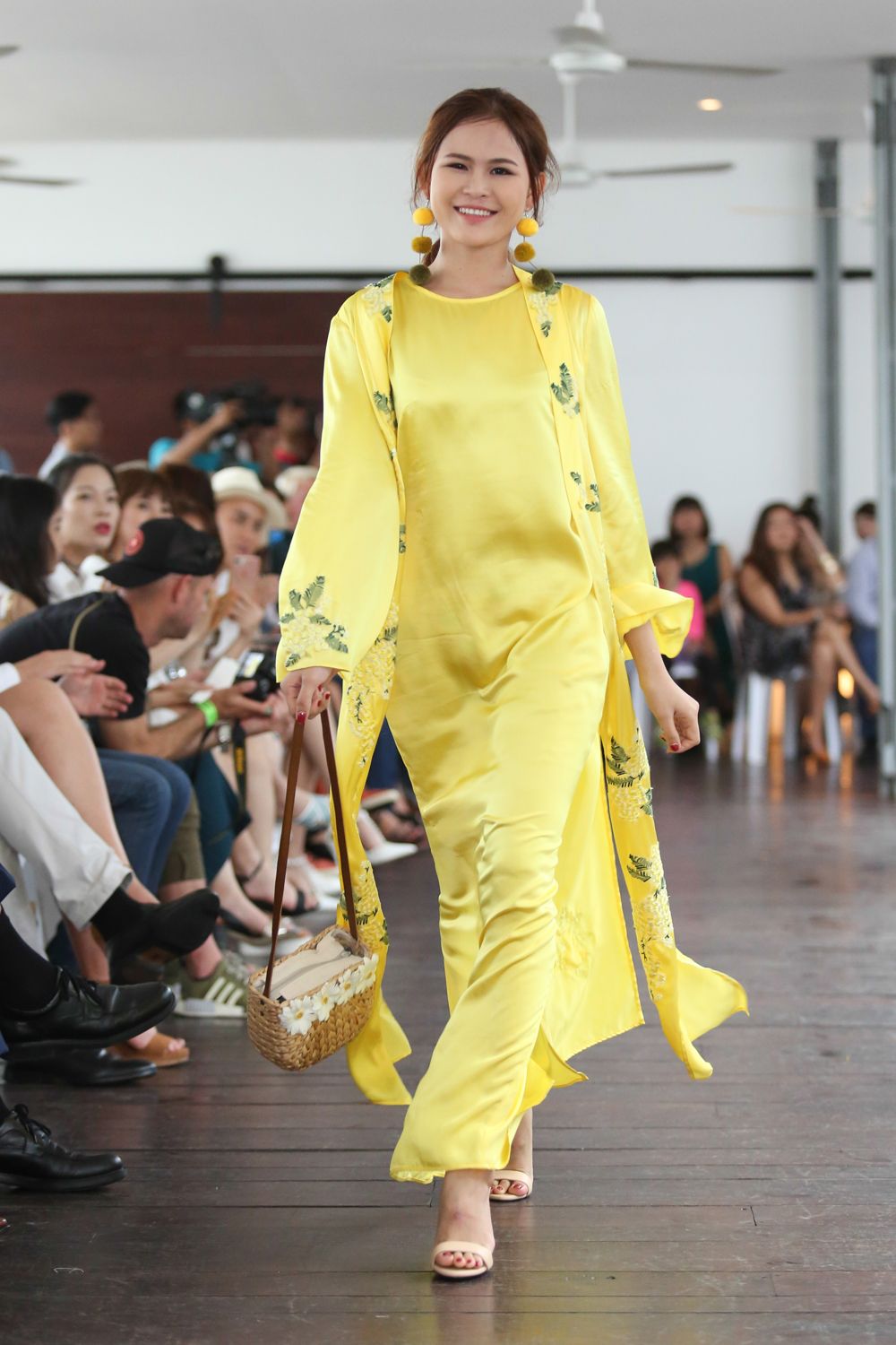 Áo khoác lụa tay dài