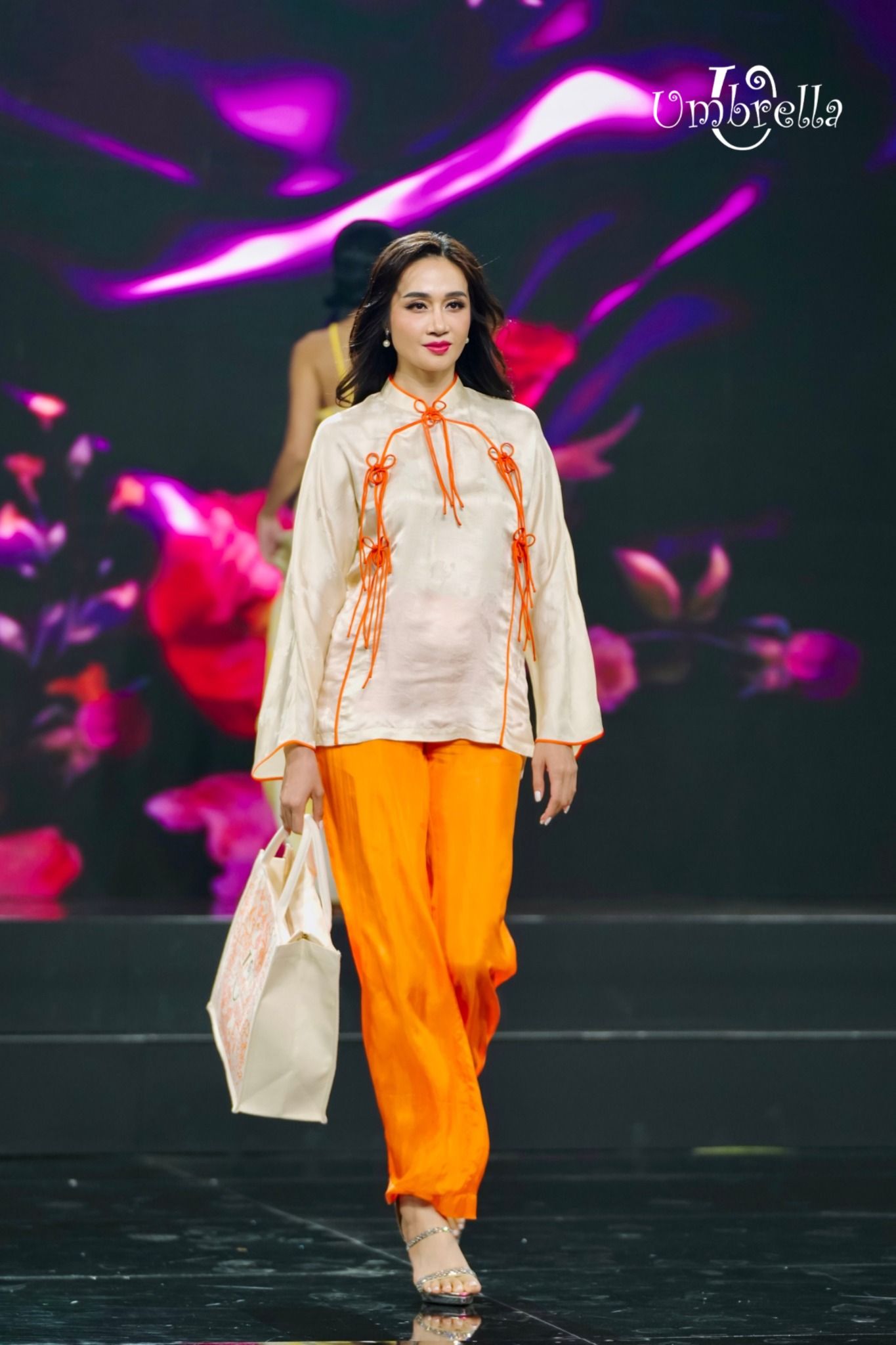 Áo Lụa nơ tay loe