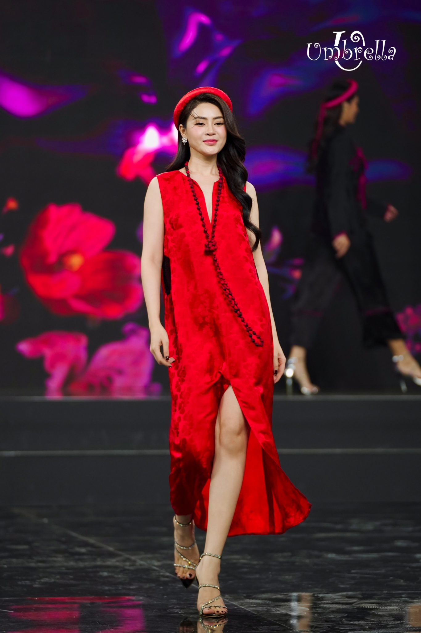 Đầm dài Lụa cổ tùng xẻ crochet