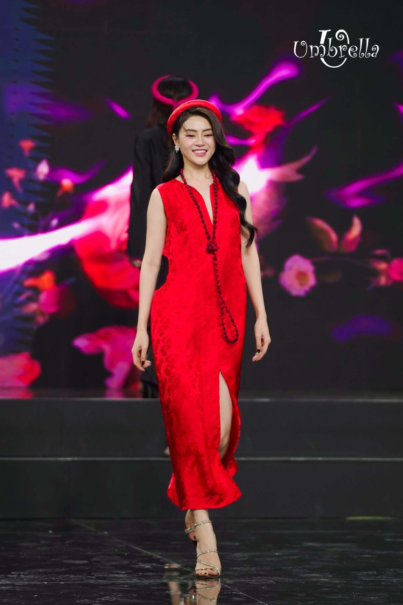 Đầm dài Lụa cổ tùng xẻ crochet
