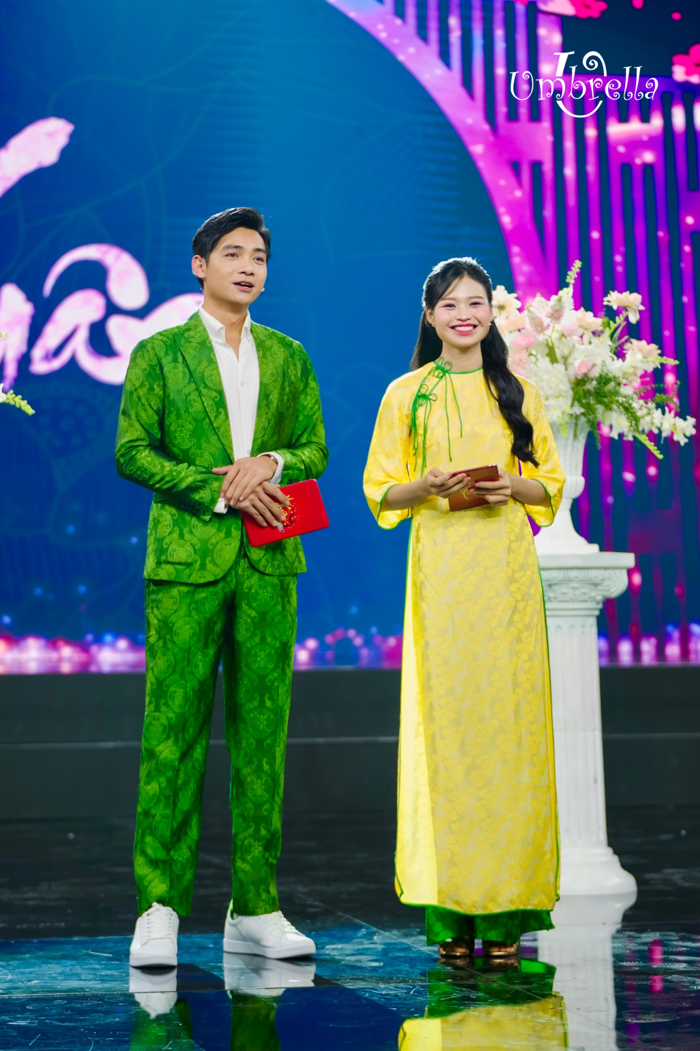 Áo dài Lụa suôn thắt nơ cổ tròn