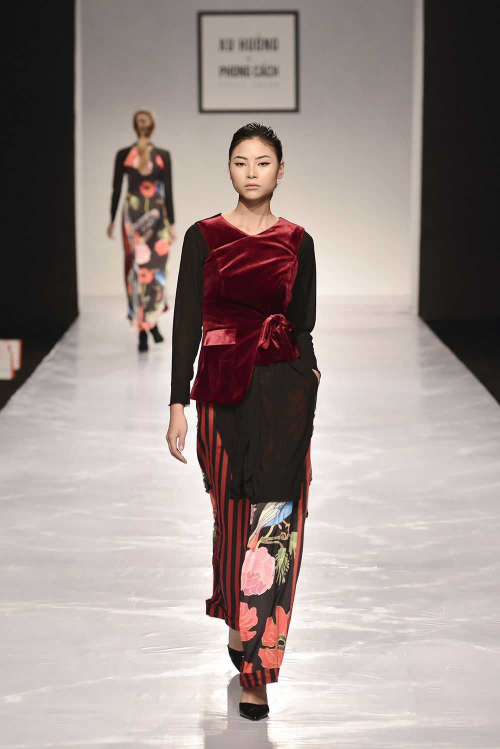 Quần lụa lai V