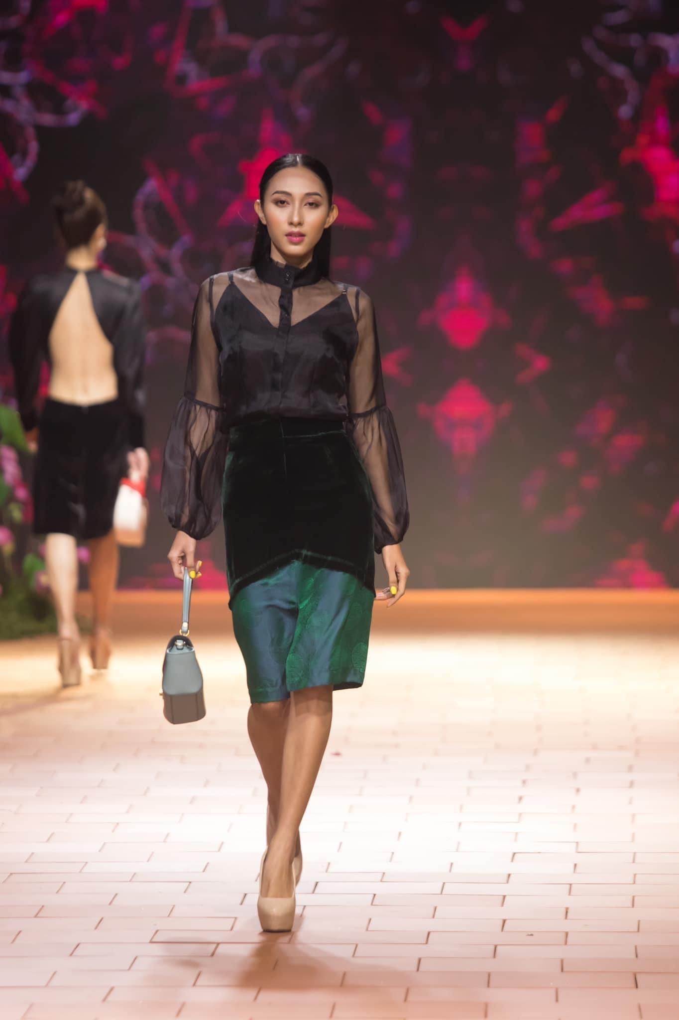 Áo Organza tay phồng dưới